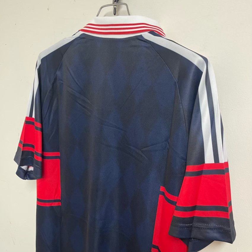 Vintage 1997-99 Bayern Home Soccer Jersey Size US L / EU 52-54 / 3 - 4 Thumbnail