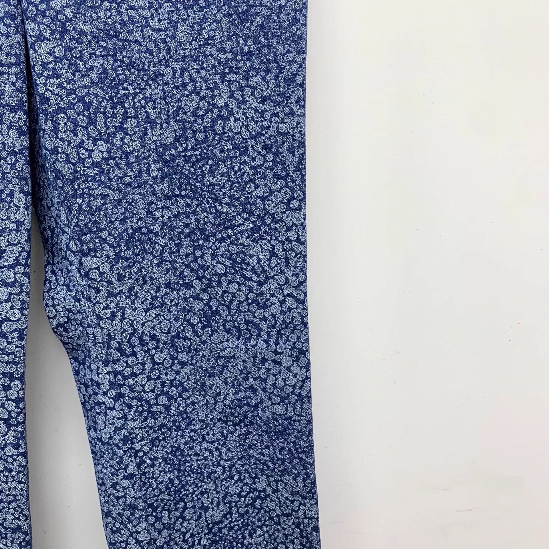 Chanel KW0845 Chanel Blue Camellia Print Cotton Casual Trousers Size 26" / US 2 / IT 38 - 4 Thumbnail