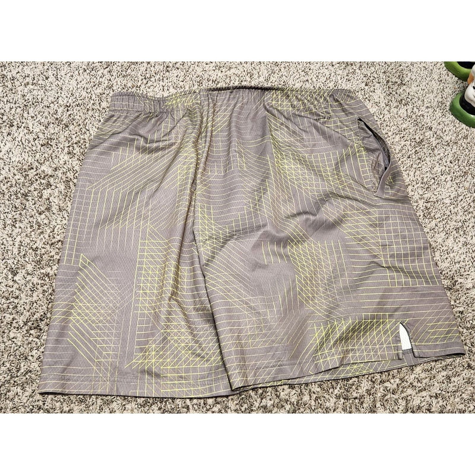 Nike NIKE MEN'S Yoga SHORTS 2XL DRI-FIT Gray Polyester Elastic Waist Drawstring Pockets Athletic Casual Gym Sports Running Jogging Shorts Size US 39 - 2 Thumbnail