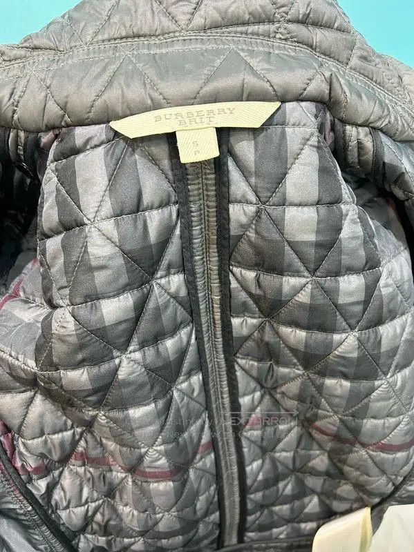 Burberry Burberry Quilted Gray Short Jacket for Women. Size S / US 4 / IT 40 - 6 Thumbnail