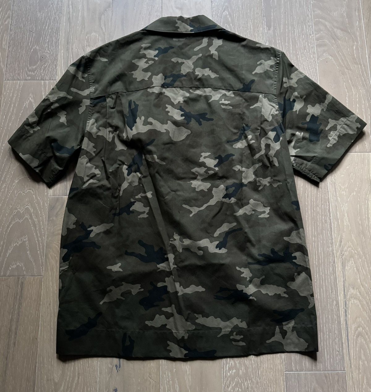 Moncler Moncler Printed Cotton Short Sleeve Shirt - Camo Size US L / EU 52-54 / 3 - 4 Thumbnail