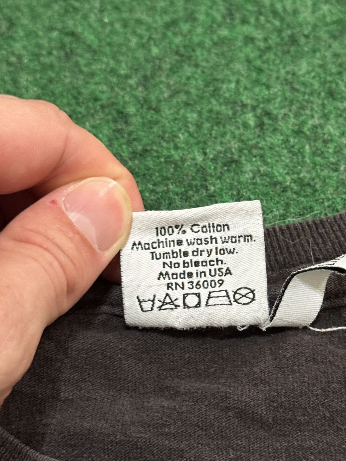 Calvin Klein Calvin Klein Vintage Designer 90s Faded 22x27 L T Shirt Size US L / EU 52-54 / 3 - 4 Thumbnail