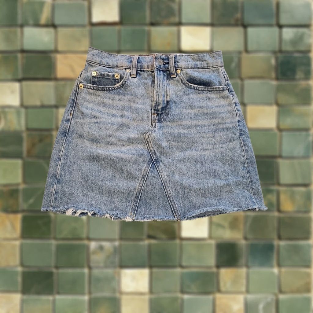 Everlane Everlane Denim Mini Skirt Size 23 Small Light Wash Distressed Reconstructed Rock Size 40" / US 18 - 1 Thumbnail