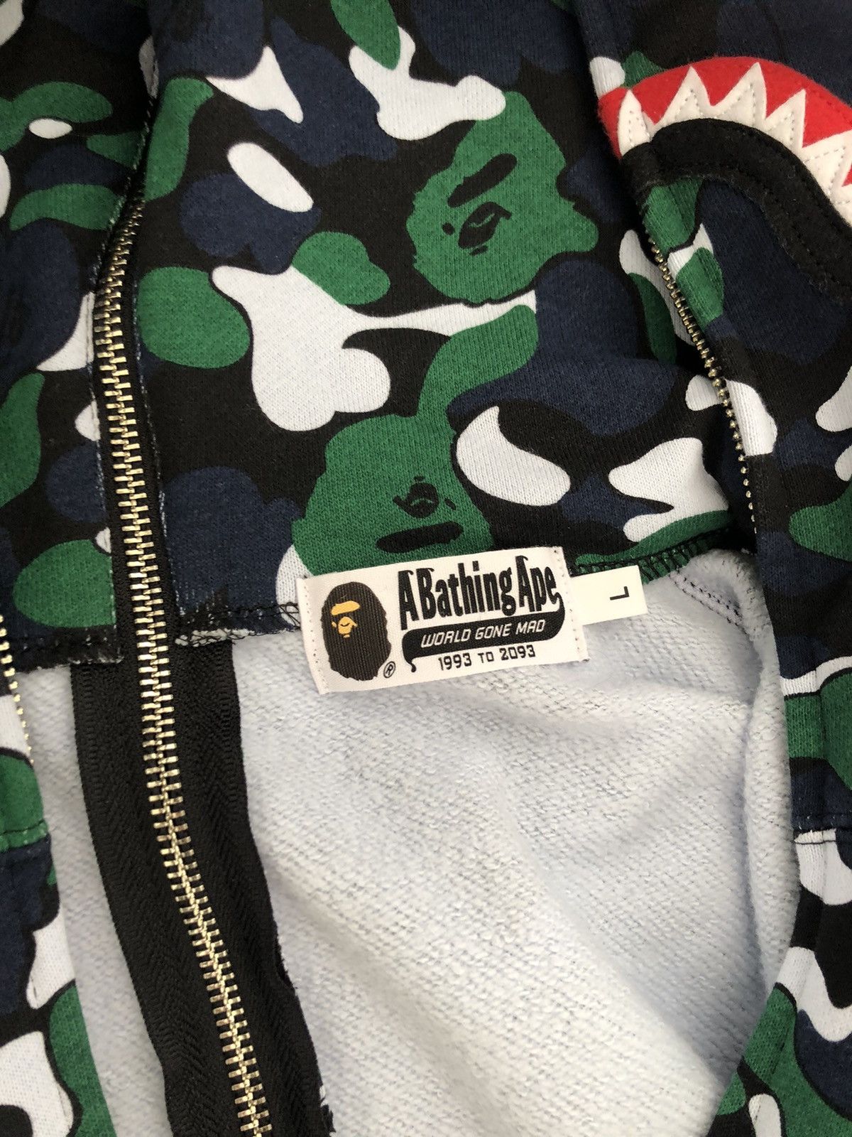 Bape Bape Isetan Store Camo Separate Shark Hoodie Size US L / EU 52-54 / 3 - 5 Thumbnail