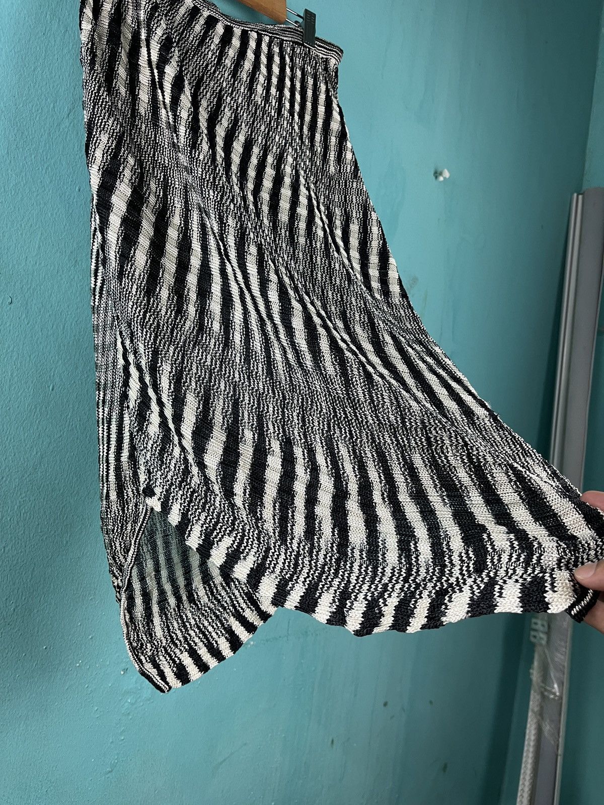 Missoni × Vintage Missoni Knit Black and White Skirt Made in Italy Size 28" / US 6 / IT 42 - 5 Thumbnail