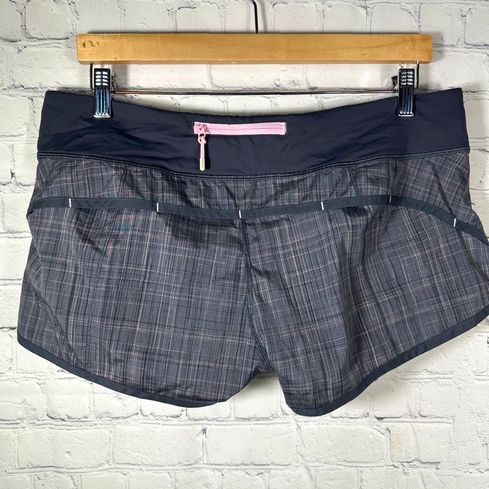Lululemon Lululemon Speed Up Running Shorts Grey Plaid Pink Zipper Pocket Womens Size 10 Size 32" / US 10 / IT 46 - 4 Thumbnail