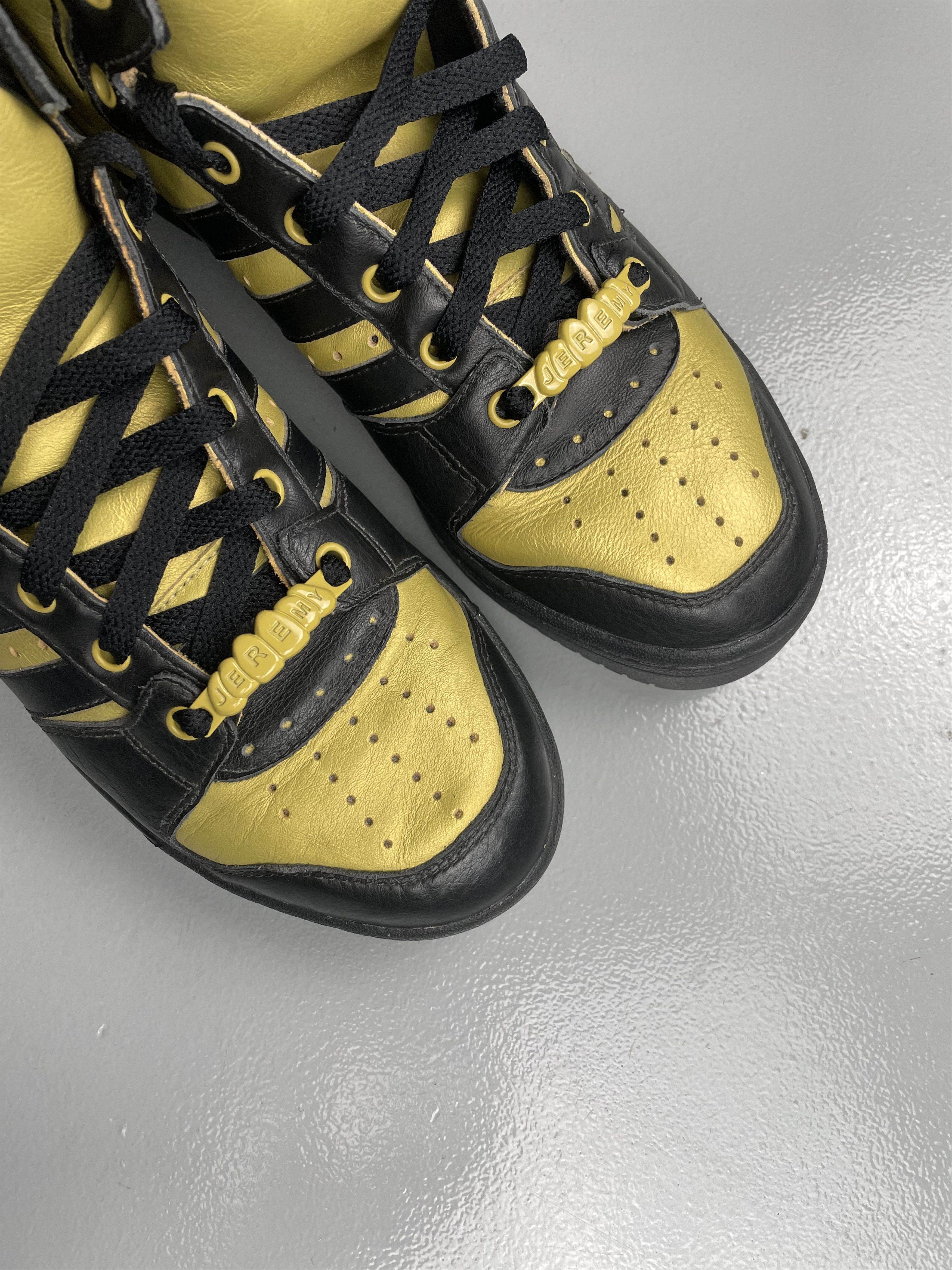 Adidas × Jeremy Scott adidas X Jeremy Scott 2011 JS Wings 2.0 Black/Metallic Gold Size US 9.5 / EU 42-43 - 12 Thumbnail