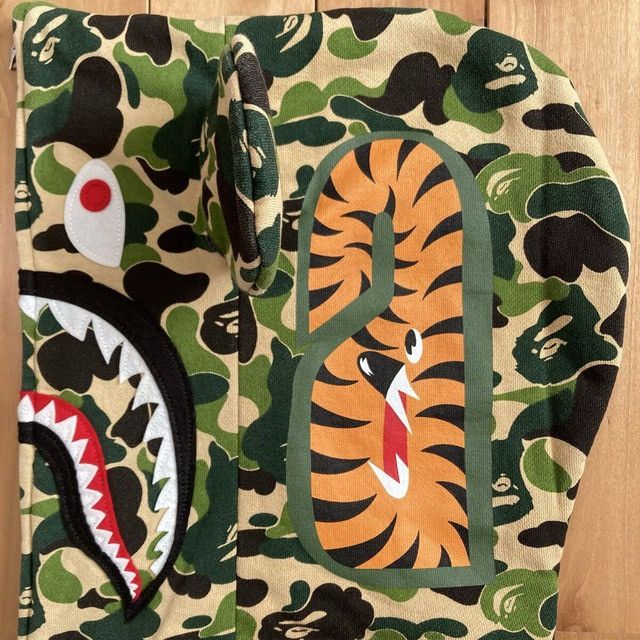 Bape BAPE × Medicom Toy BE@R Shark Full Zip Hoodie ABC CAMO APE Size US XL / EU 56 / 4 - 4 Thumbnail