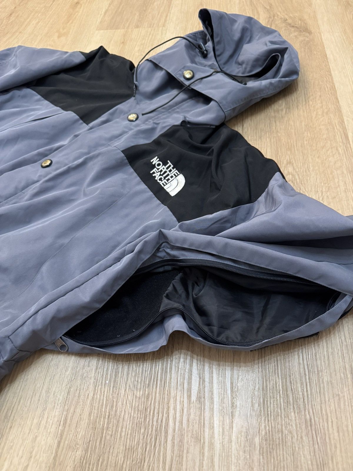 The North Face × Vintage The North Face Gore-Tex GTX Vintage 1990s Mountain Jacket L Size US L / EU 52-54 / 3 - 8 Thumbnail