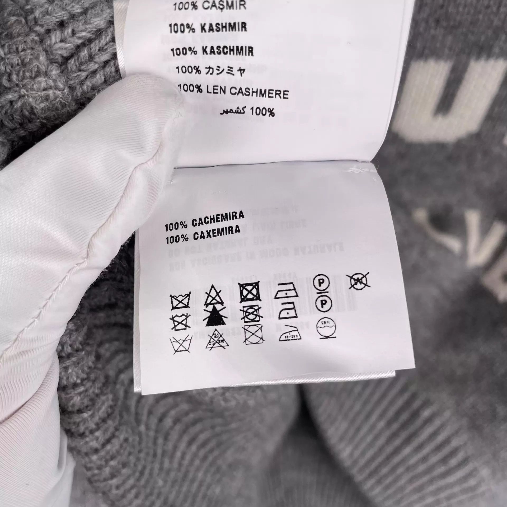 Miu Miu MIU MIU Gray Cashmere Sweater Womens 40 Chest Logo Size S / US 4 / IT 40 - 7 Thumbnail