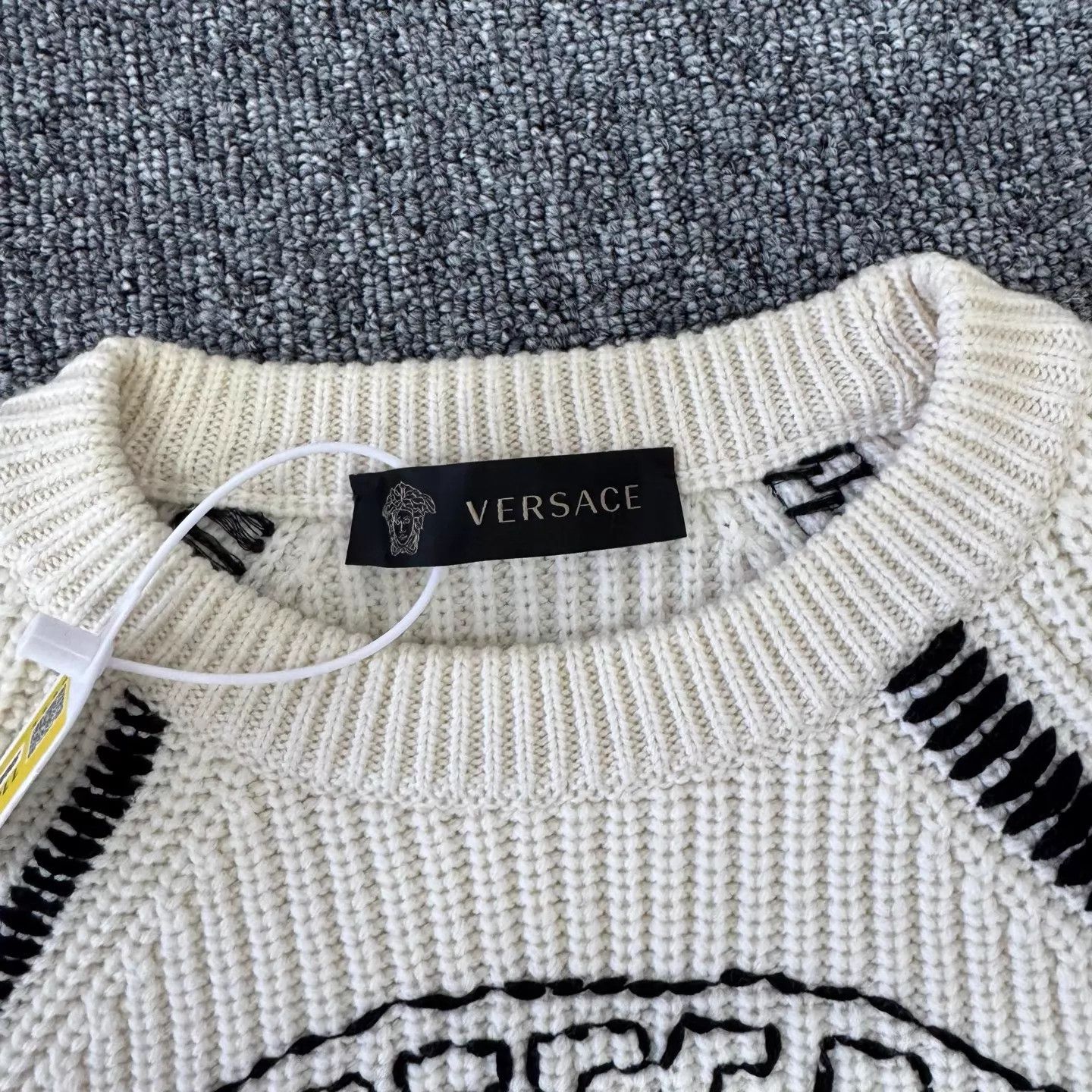 Versace Versace Medusa Logo Chunky Knit Sweater Size 54 99 New Size US L / EU 52-54 / 3 - 6 Thumbnail