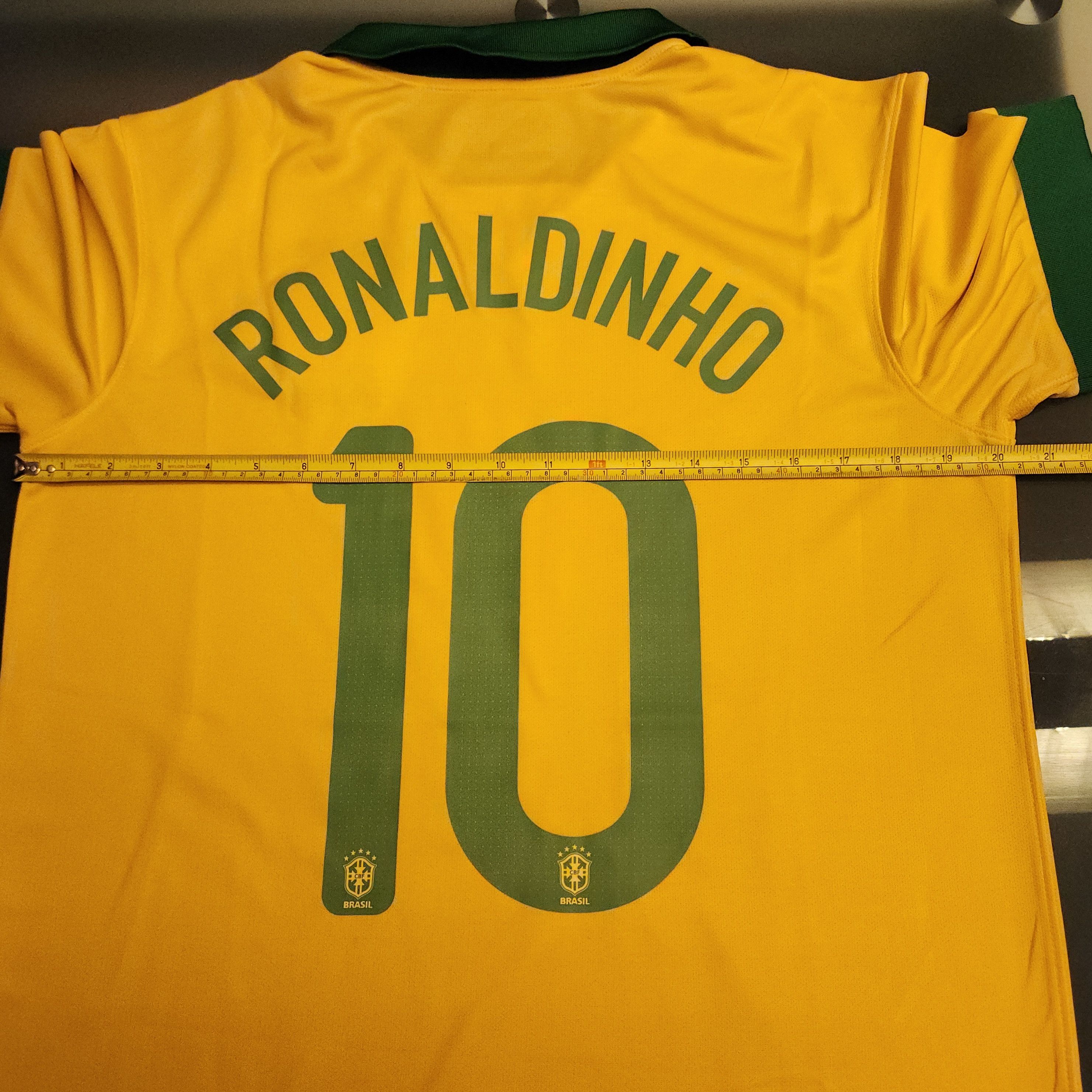 Nike Authentic Brazil RONALDINHO 2013-2014 13/14 Home Jersey Size US M / EU 48-50 / 2 - 15 Thumbnail