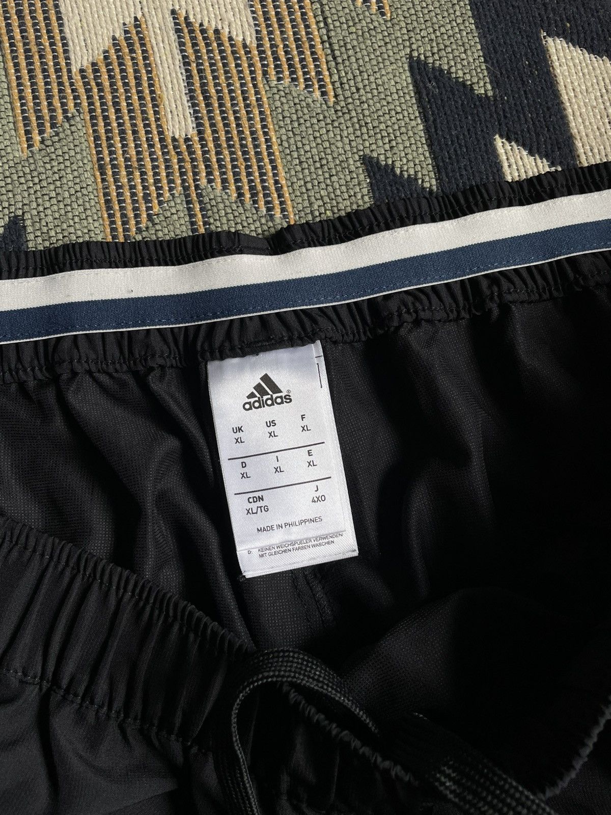 Adidas × Vintage Adidas Manchester United 2016/17 Soccer Shorts Size US 36 / EU 52 - 7 Thumbnail