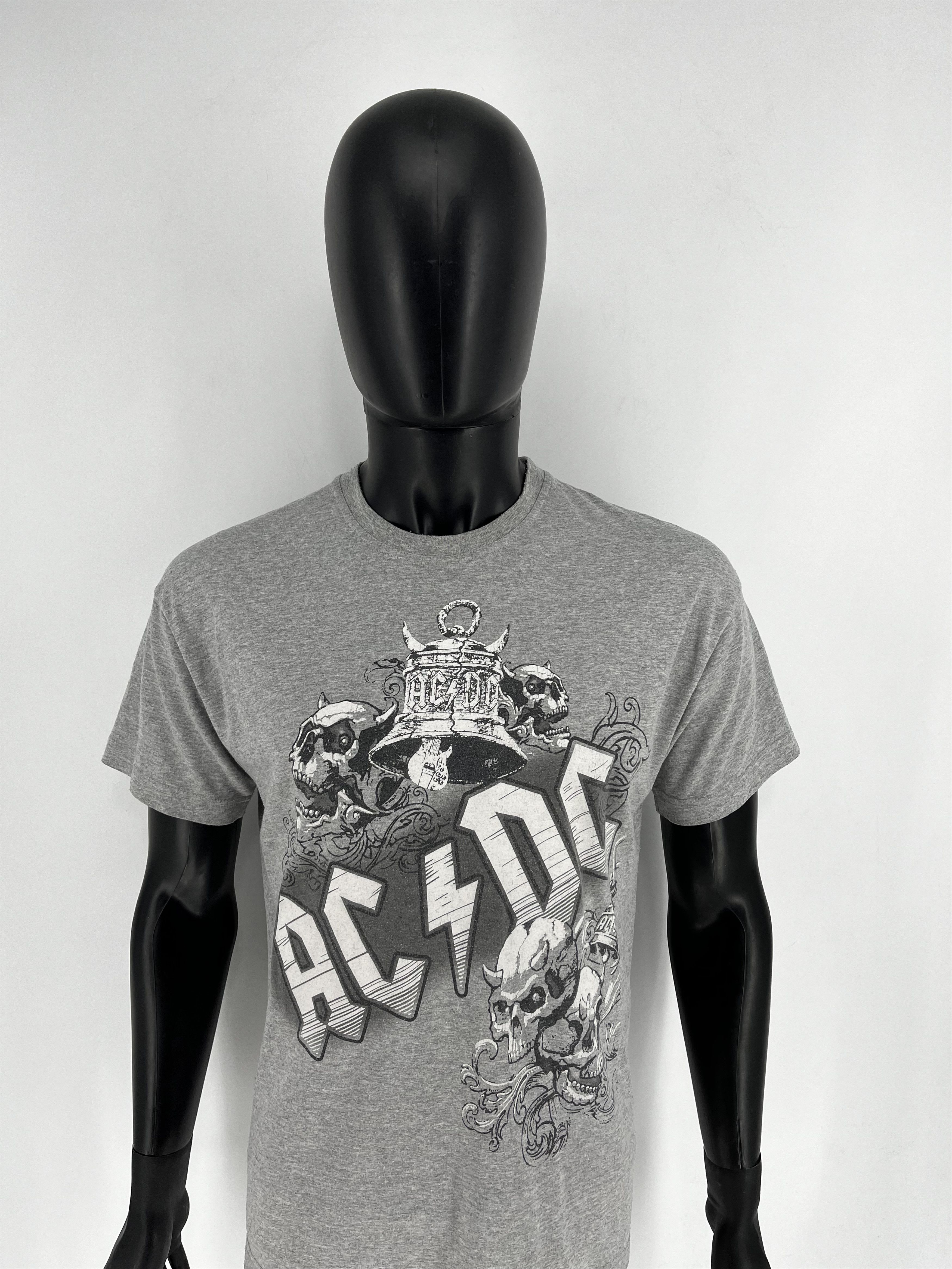 Band Tees Vintage Y2K AC/DC ACDC Big Logo High Voltage Band Tee Size US M / EU 48-50 / 2 - 5 Thumbnail