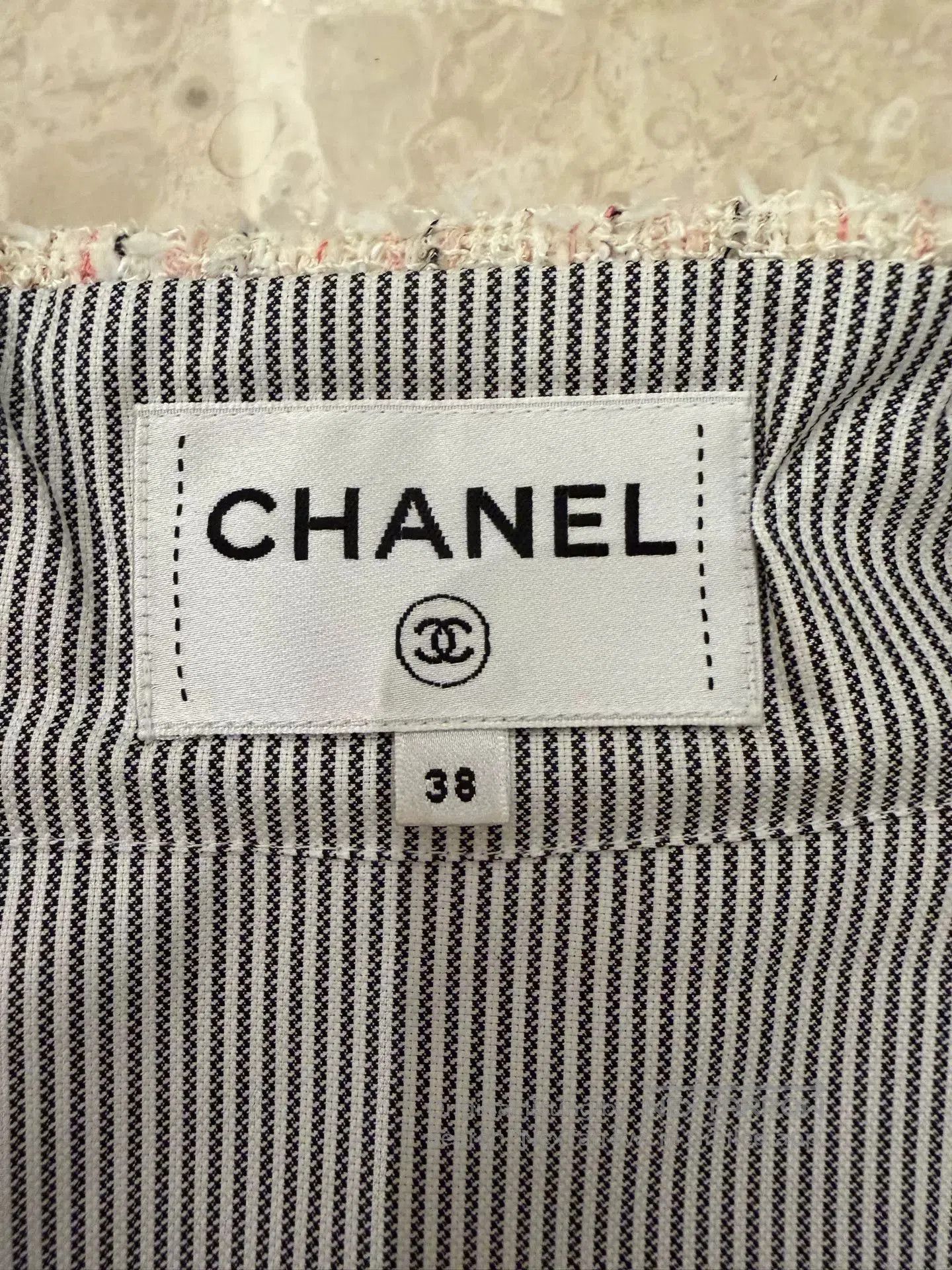 Chanel Chanel 18 White Plaid Fringe Coat. Size XS / US 0-2 / IT 36-38 - 3 Thumbnail