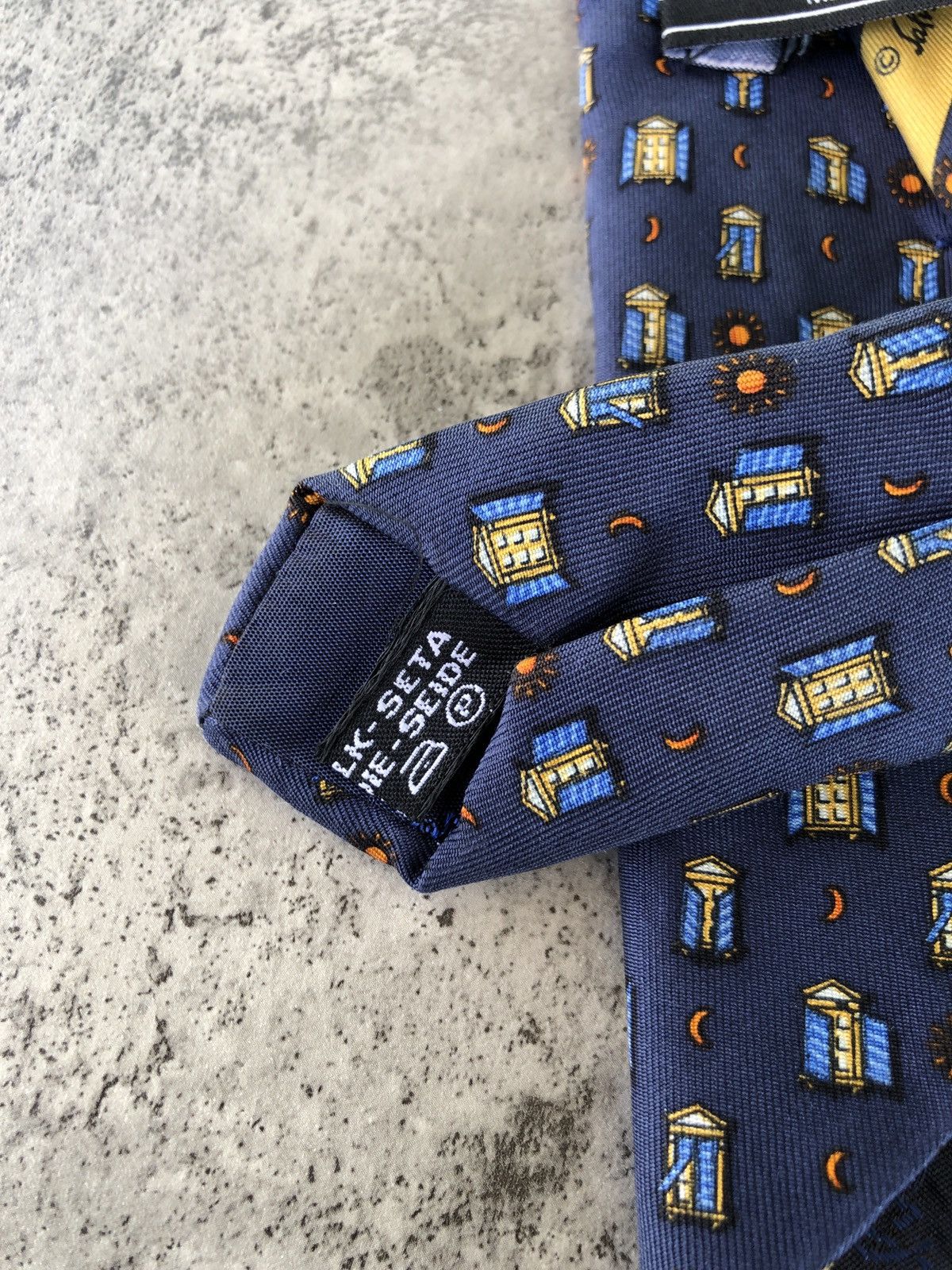 Salvatore Ferragamo Vintage Salvatore Oregano 100% silk Tie Size ONE SIZE - 7 Thumbnail