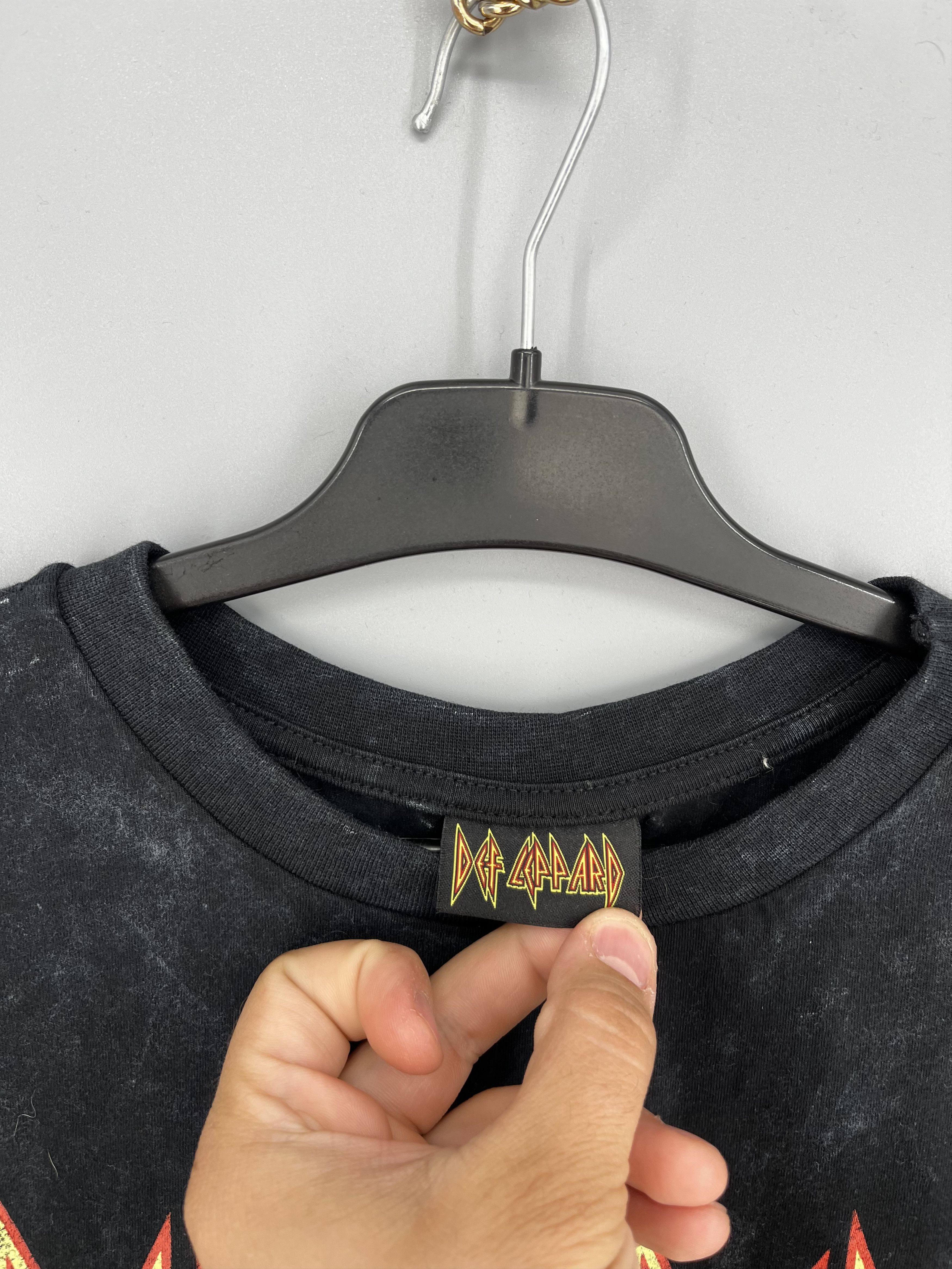 Band Tees Def Leppard Love Bites Hysteria Glam Metal Rock Band Tee S Size US S / EU 44-46 / 1 - 7 Thumbnail