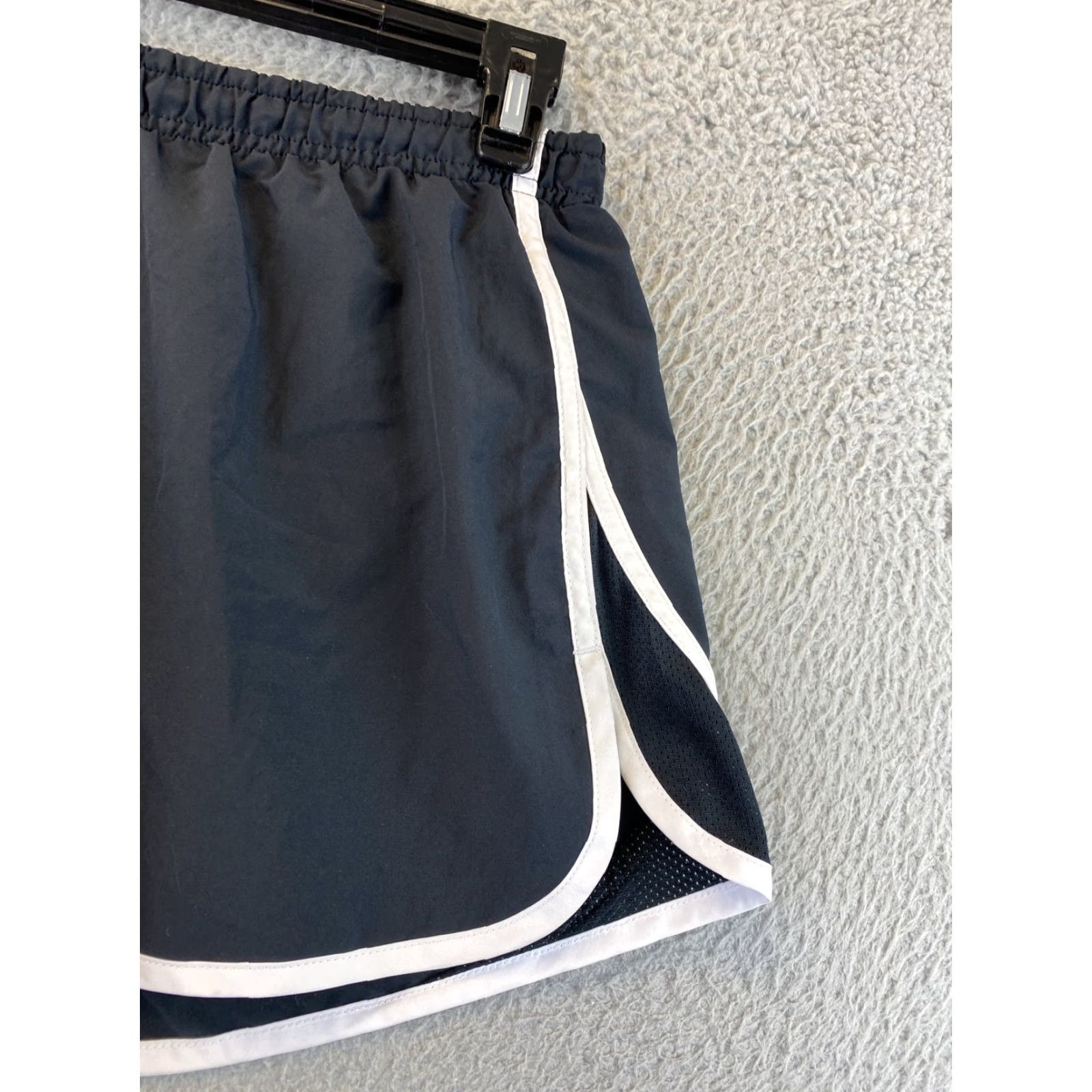 Under Armour Under Armour Women Athletic Shorts Running Drawstring Heatgear Black M / 91-43 Size 32" / US 10 / IT 46 - 2 Thumbnail