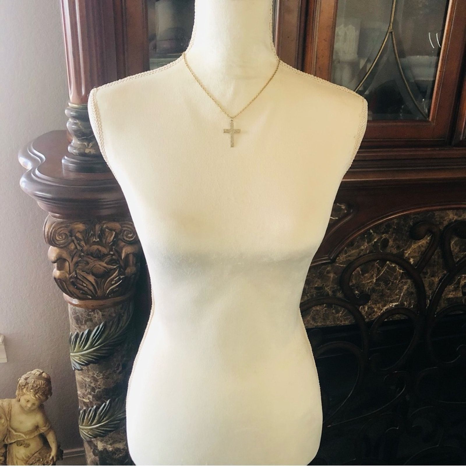 Vintage Vintage gold etched cross pendant on chain necklace Size ONE SIZE - 6 Thumbnail