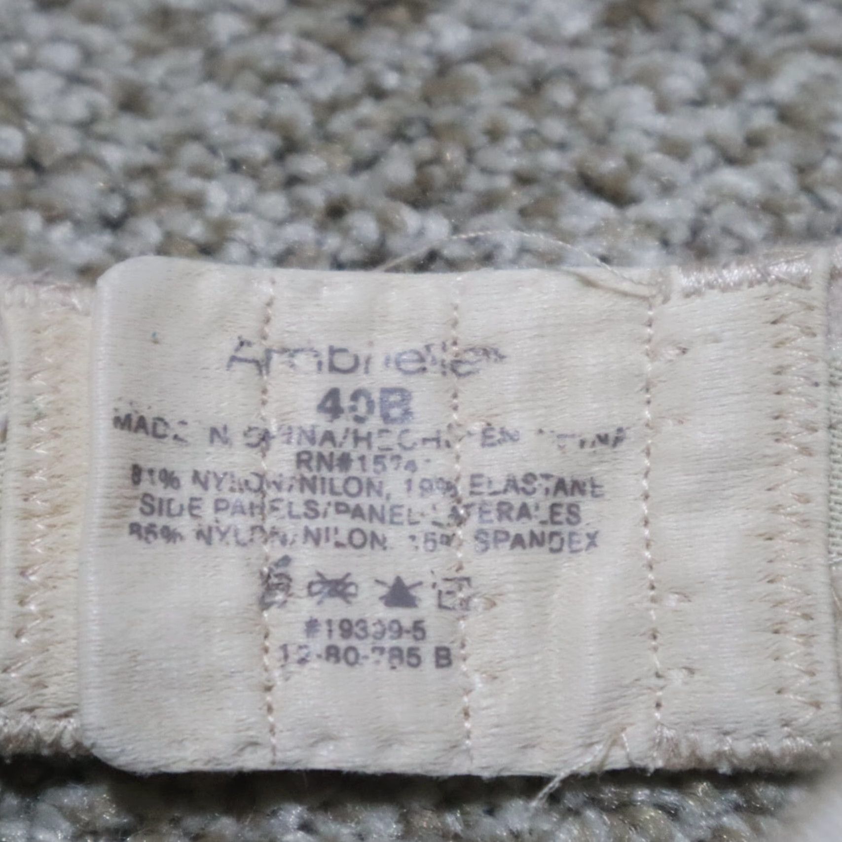 Vintage Ambrielle Everyday Underwire Lined Full Coverage Plunge Bra Size 40B Beige Womens Size ONE SIZE - 2 Thumbnail