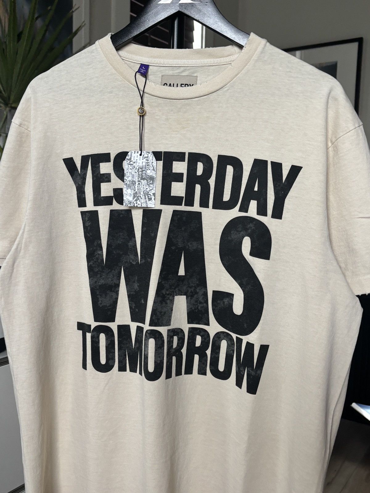 Gallery Dept. NEW | GALLERY DEPT | YESTERDAY TOMORROW LOGO TEE Size US L / EU 52-54 / 3 - 3 Thumbnail