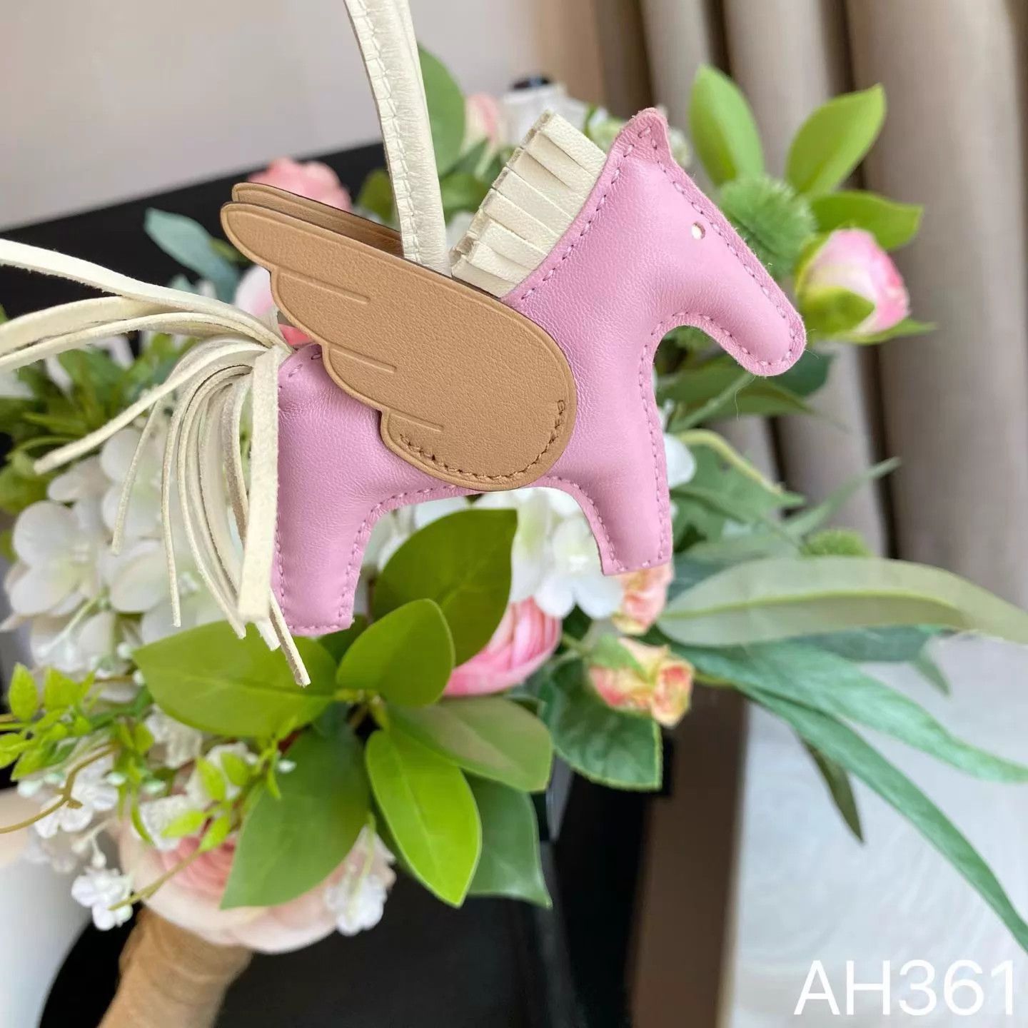 Hermes Hermes Pegasus Bag Charm Dream Pink & Biscuit Wings Z Stamp Size ONE SIZE - 7 Thumbnail