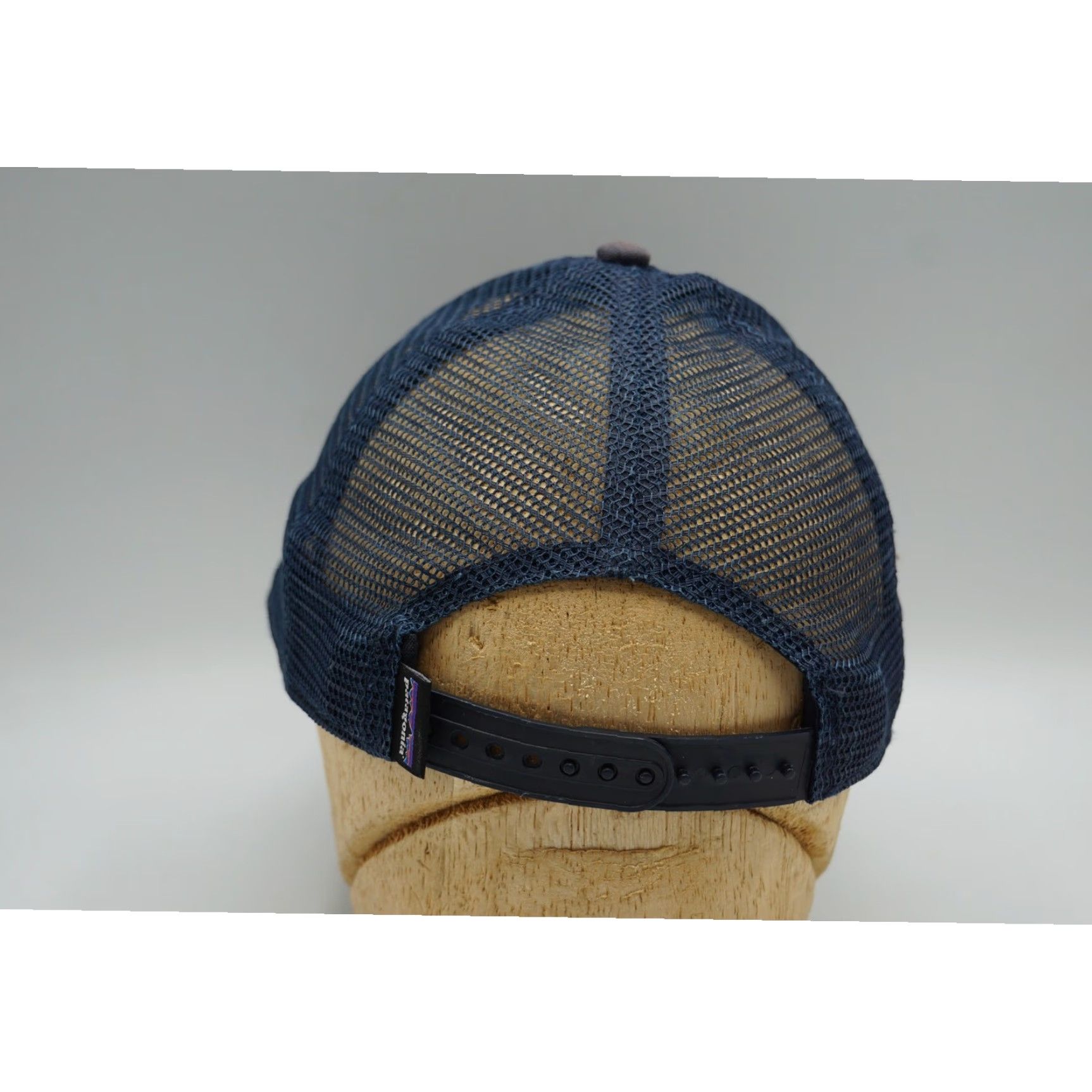 Patagonia Patagonia Fitz Roy Crest LoPro Trucker Hat Snapback OS Navy Blue Unisex Adults One Size OS Navy Blue Size ONE SIZE - 3 Thumbnail