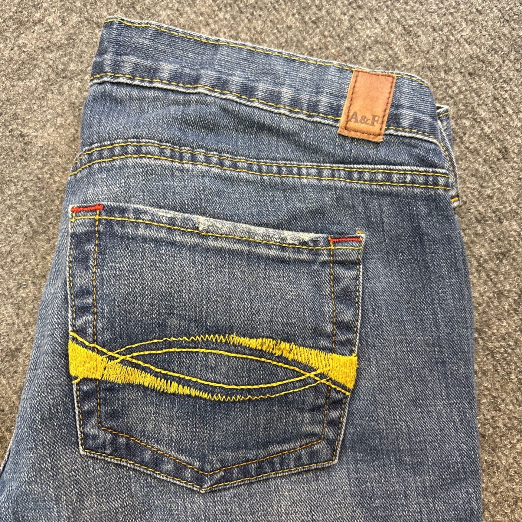 Abercrombie & Fitch VINTAGE Abercrombie & Fitch Bootcut Jeans 8R Denim Emma Low Rise Med Wash Womens Size 30" / US 8 / IT 44 - 2 Thumbnail