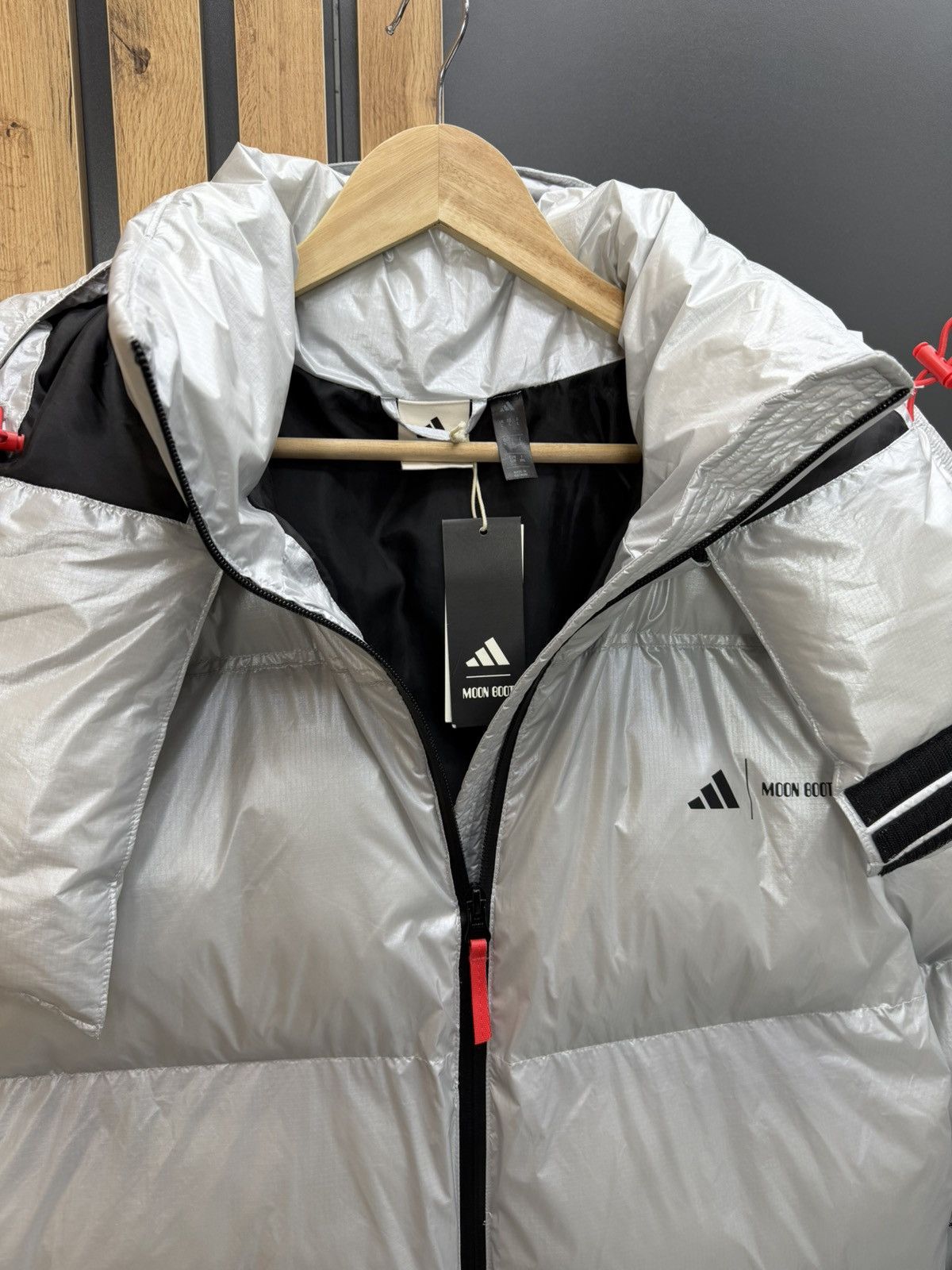 Adidas Adidas x Moon Boot Puffer Jacket Metallic Silver Size US L / EU 52-54 / 3 - 7 Thumbnail