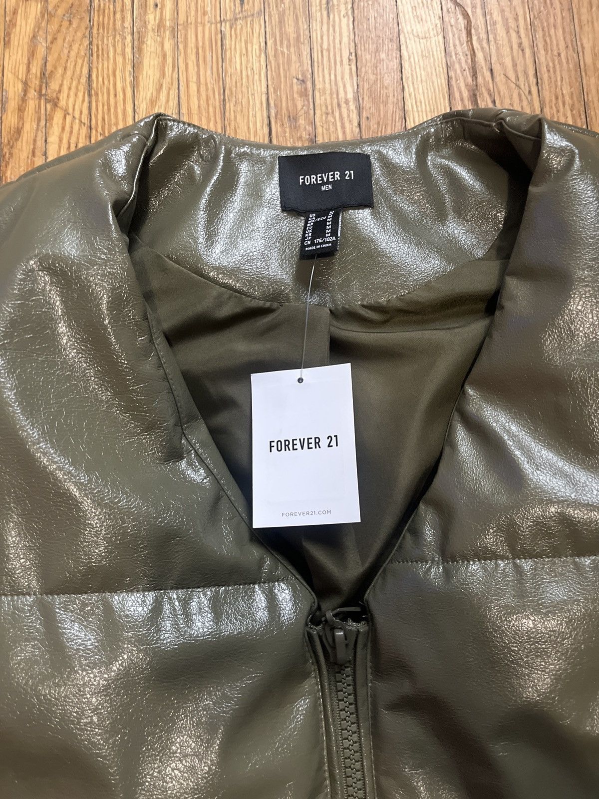Forever 21 Puffer Vest Size US M / EU 48-50 / 2 - 2 Thumbnail