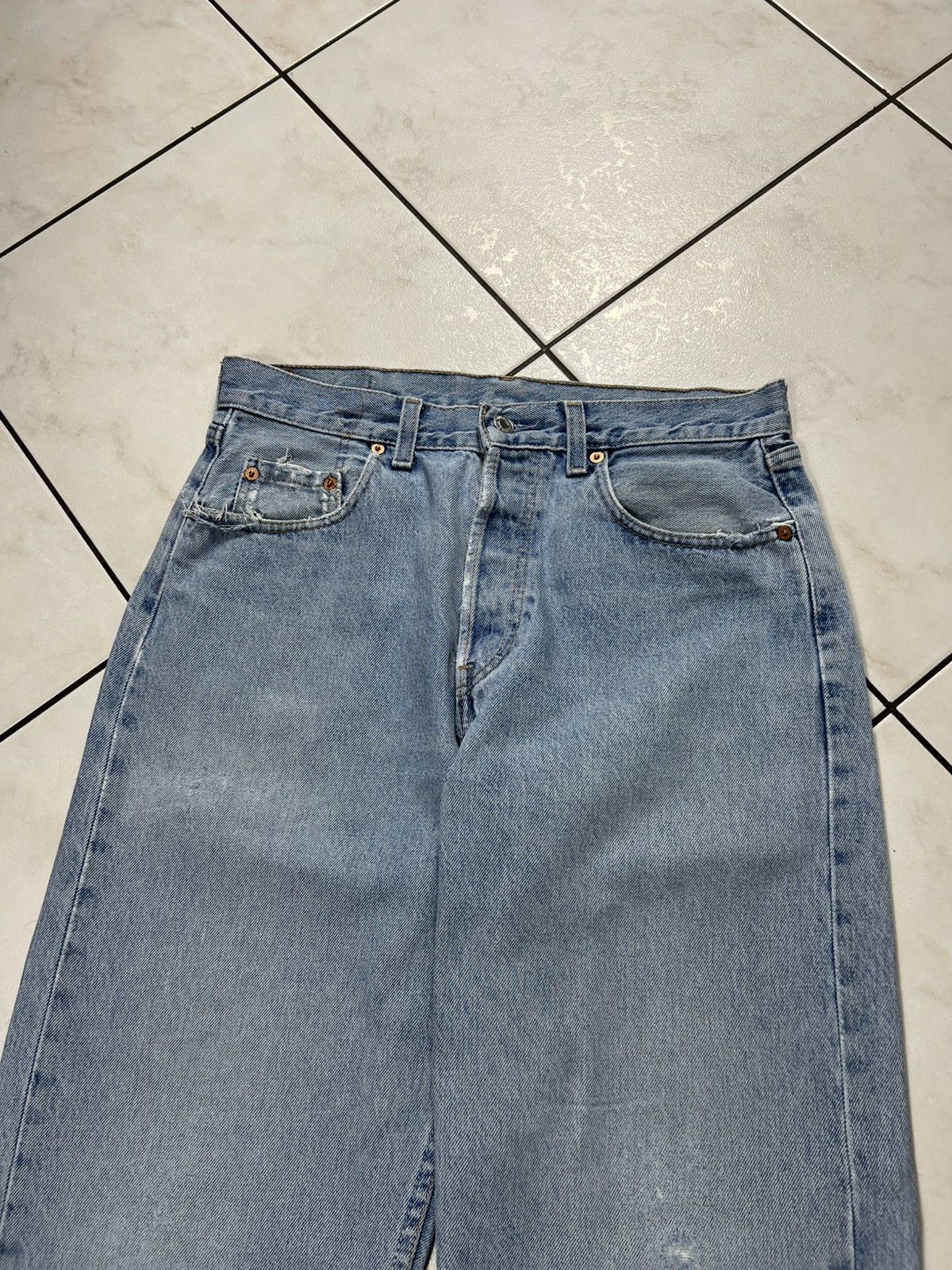 Levi's Vintage 90s Levi’s 518 light blue washed distressed jeans Size US 33 - 3 Thumbnail