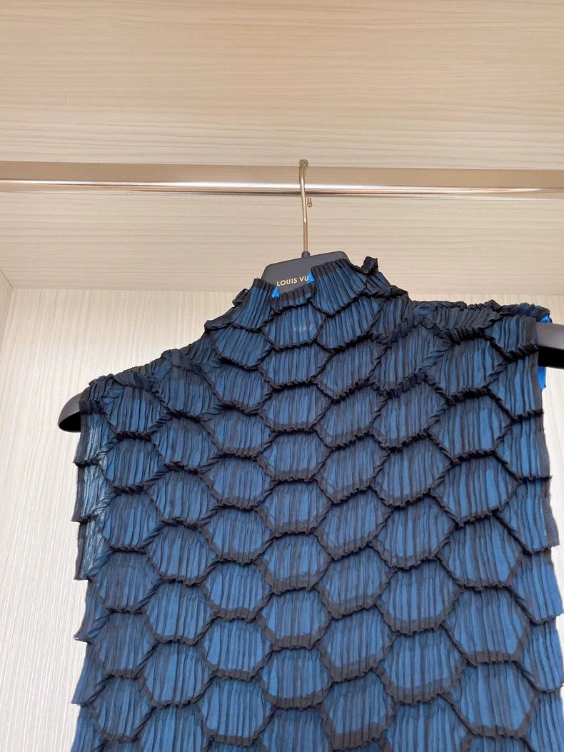 Issey Miyake Issey Miyake size:3 Mainline fish-scale and dragon-scale j Size XS / US 0-2 / IT 36-38 - 4 Thumbnail
