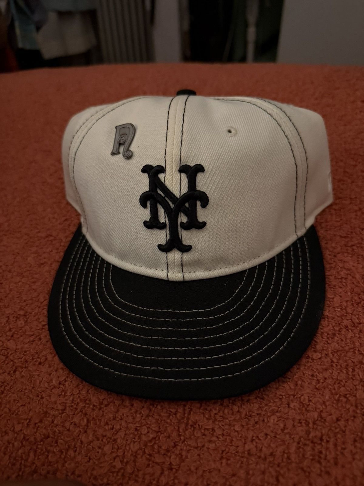MLB × New Era × New York Yankees Slow Bucks Queens Fitted Hat