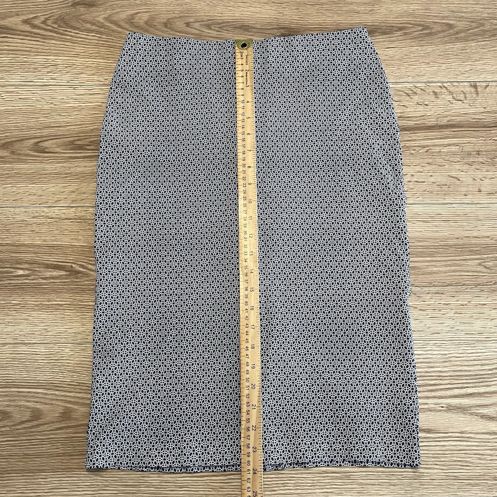 Vintage 89th & Madison Women's Size M Knee Length Straight Pencil Skirt Blue/White Geometric Stretch Stretch & Elastic Waist Casual Workwear Size 32" / US 10 / IT 46 - 7 Thumbnail