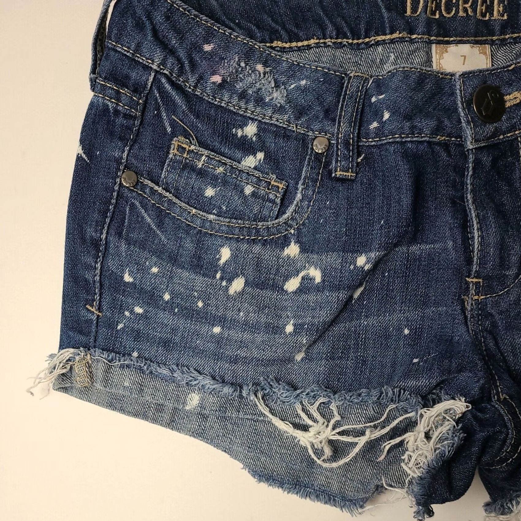 Decree VINTAGE Decree Denim Shorts Jean Shorts Womens 7 Spotted Distressed Frayed Hem Blue Cotton Regular Button 7 Ladies Womens Jeans Size 28" / US 6 / IT 42 - 3 Thumbnail