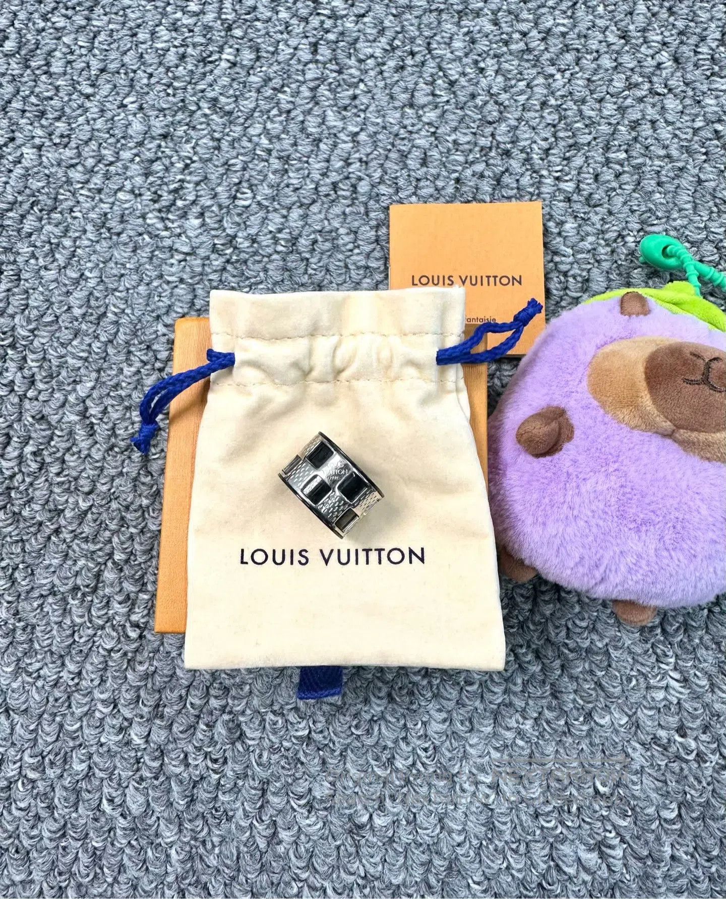 Louis Vuitton Louis Vuitton Chessboard Pattern Letter Logo Ring| Size ONE SIZE - 3 Thumbnail