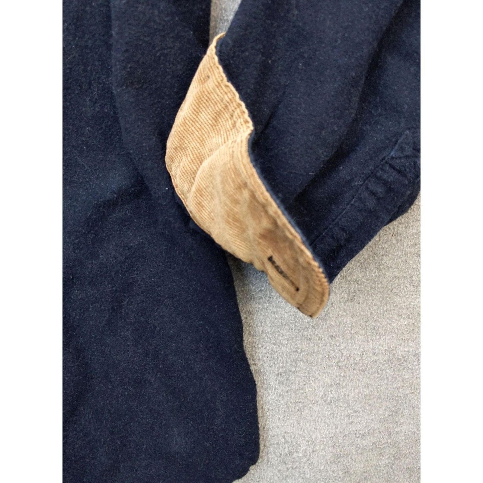 Vintage Legendary Whitetails Shirt Mens Medium Blue Flannel Corduroy Trim Button-Up Size US M / EU 48-50 / 2 - 3 Thumbnail