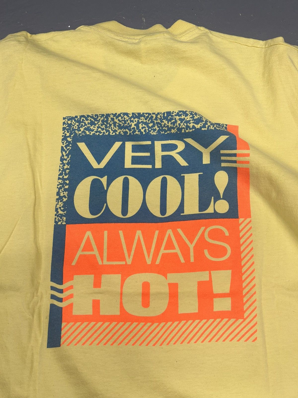 Vintage Crazy Vintage 80s Essential Yellow Island Book Art Tee Shirt Size US L / EU 52-54 / 3 - 2 Thumbnail