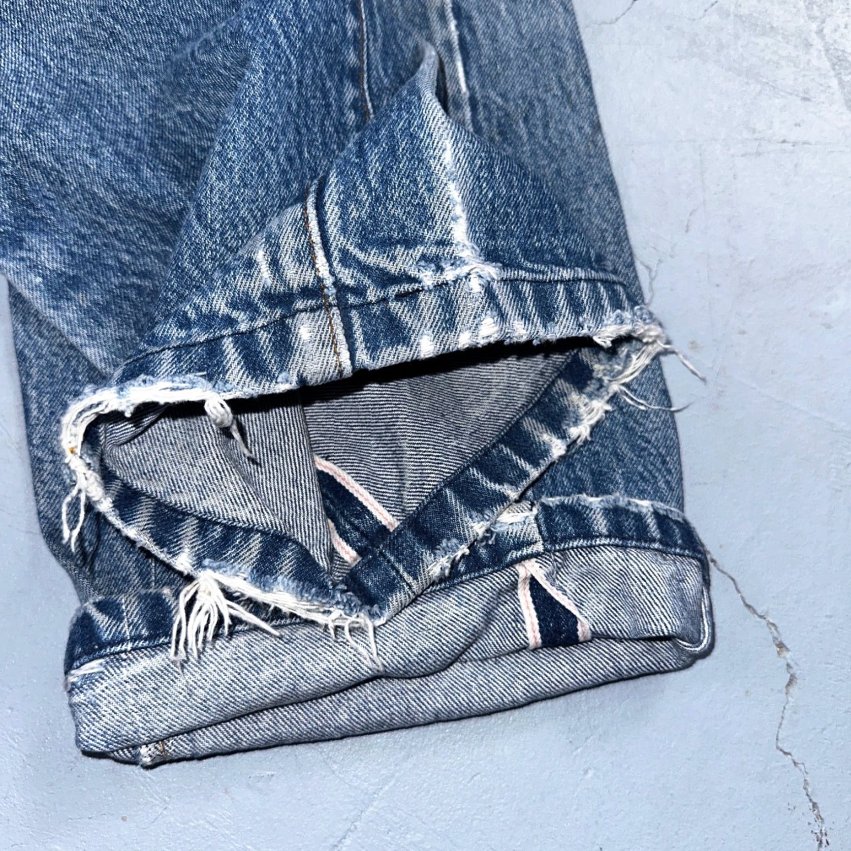 Levi's Levi's 501 XX Jeans Vintage 80s Redline Selvedge USA Light Wash 32x33 28x28 Mens Regular Denim Cotton Blue Button Fly Straight Distressed N/A Size US 32 / EU 48 - 4 Thumbnail