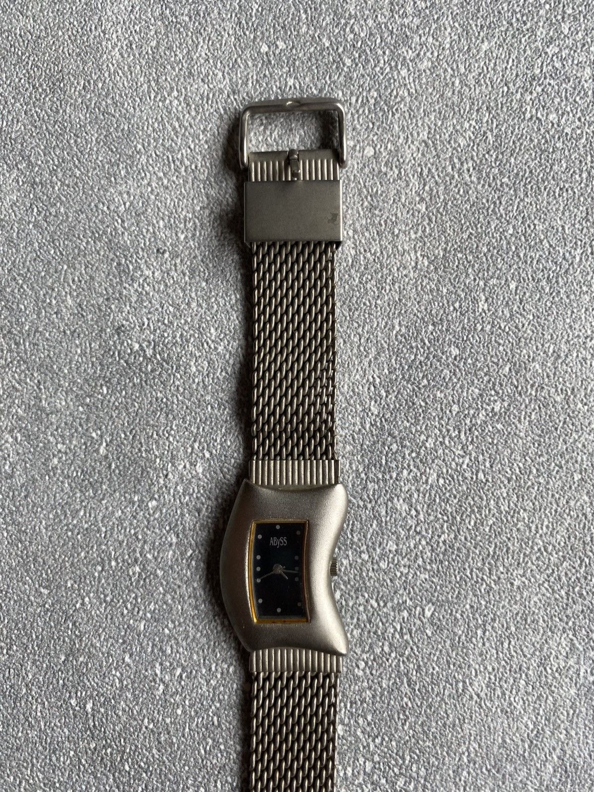 Vintage Vintage ABySS Curved Mess Watch Size ONE SIZE - 7 Thumbnail