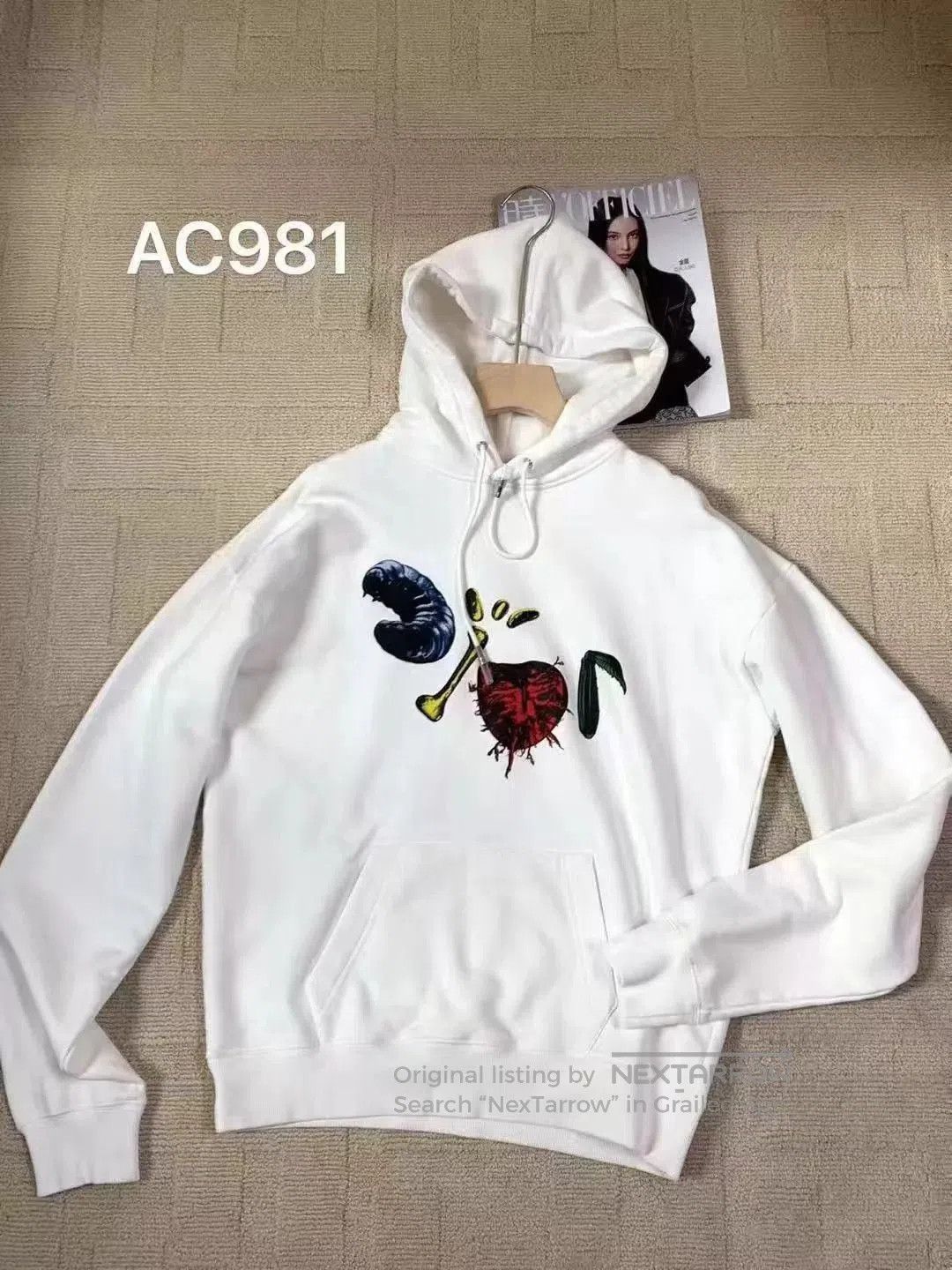 White Graphic Print Hoodie with Drawstring (XS).