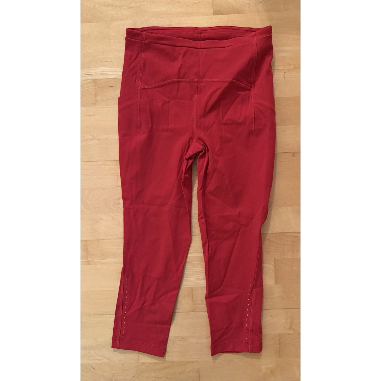 Lululemon Lululemon Swift Speed HR Crop 21" Luxtreme Red 6 Size 28" / US 6 / IT 42 - 1 Thumbnail