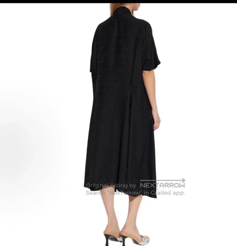 Balenciaga Balenciaga Fully printed V-neck silk mid-length short-slee Size L / US 10 / IT 46 - 5 Thumbnail