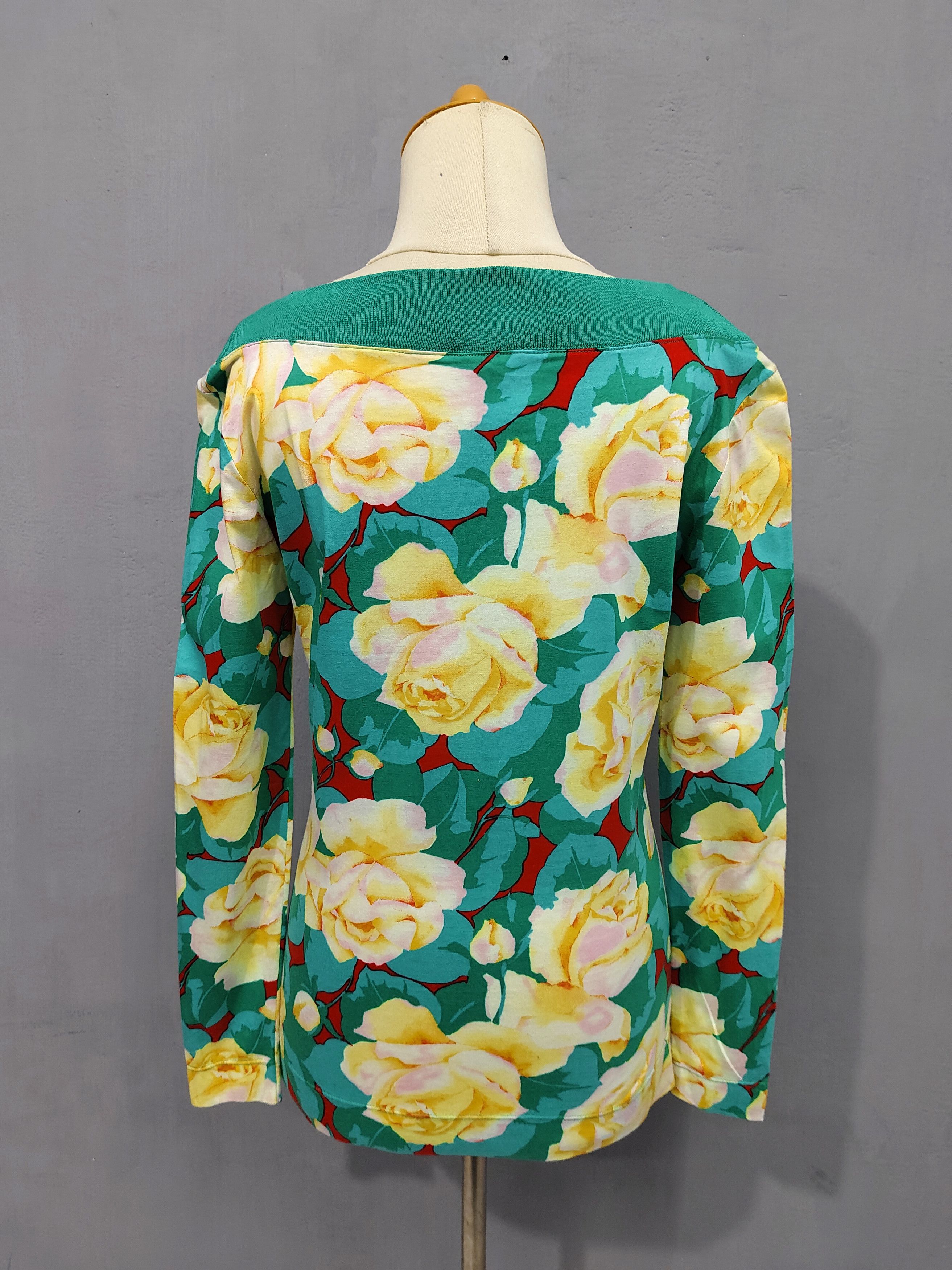 Gucci 80s Gucci- Archive Floral Rose Print Wide Round Neckline Top Size M / US 6-8 / IT 42-44 - 4 Thumbnail