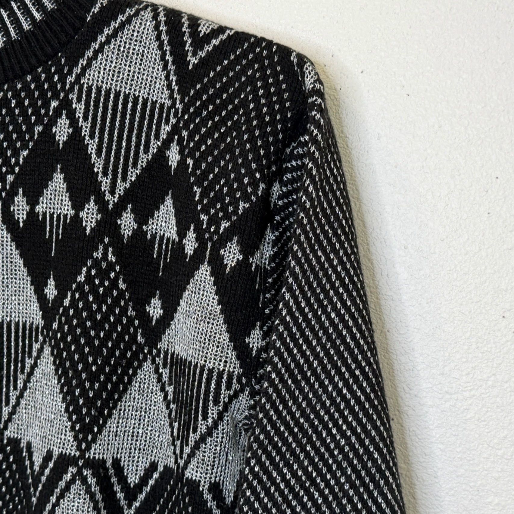 Vintage VINTAGE Fortune Knits Sweater Womens Sz Medium Black Silver Granny Core USA Pullover Crew Neck Long Sleeve Size M / US 6-8 / IT 42-44 - 3 Thumbnail