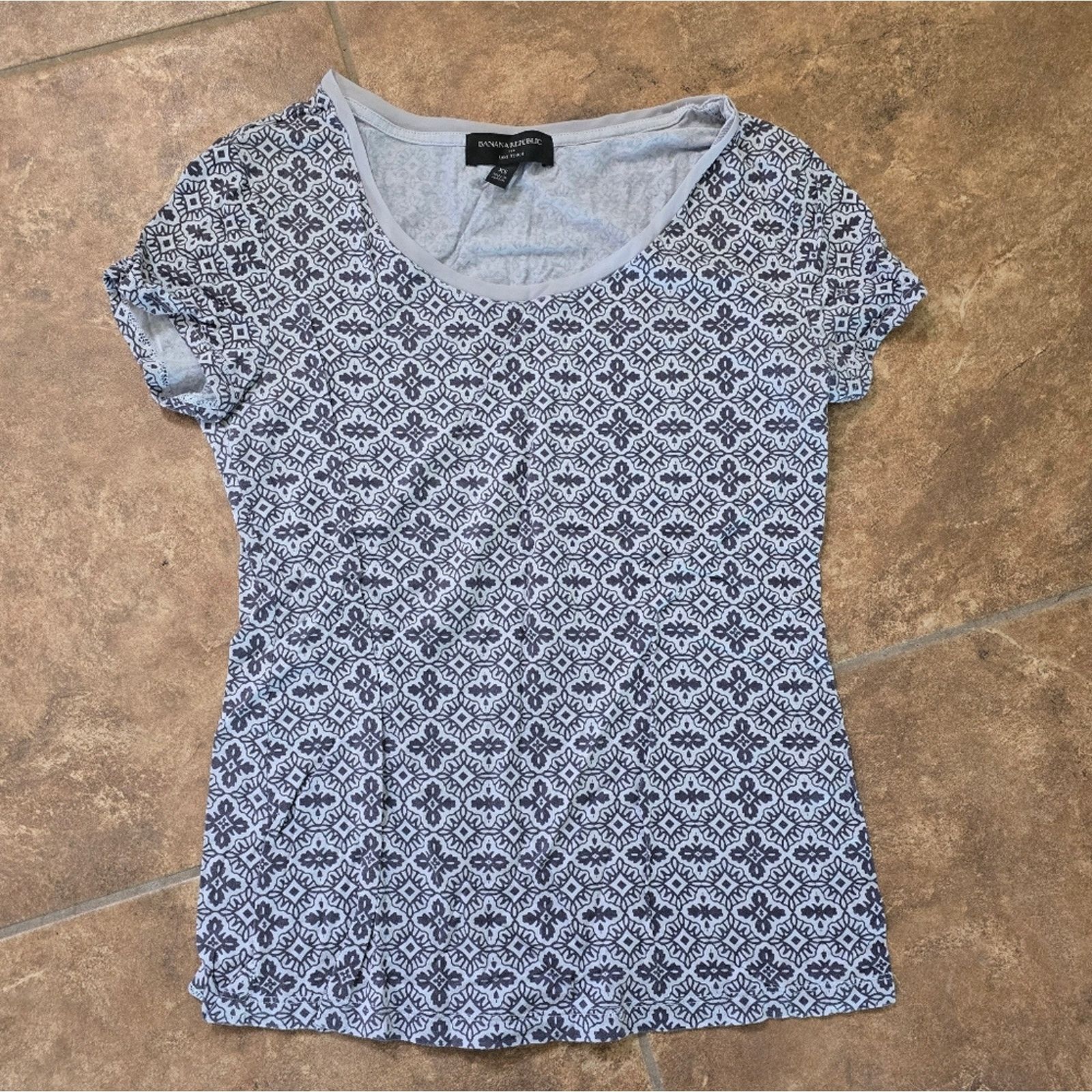 Banana Republic Light Grey Detailed BR Short Sleeve Size XS / US 0-2 / IT 36-38 - 1 Thumbnail