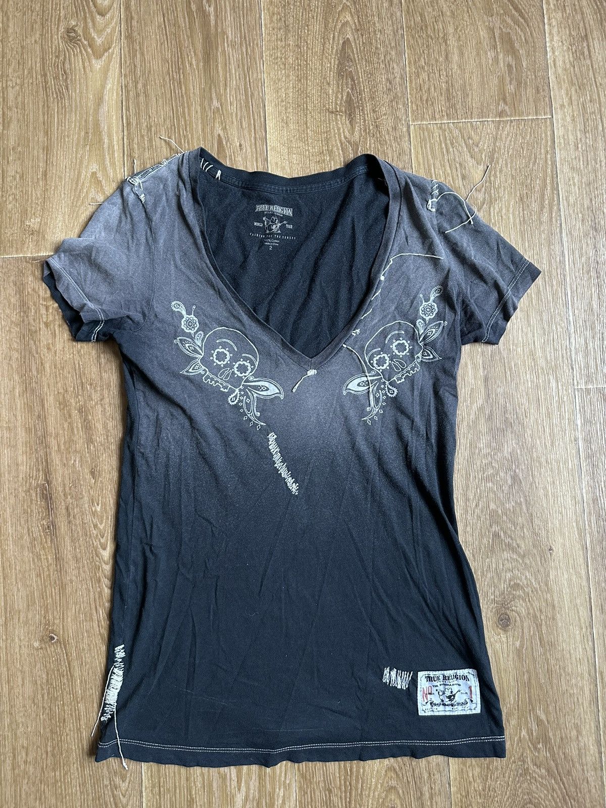 True Religion True Religion Distressed Tee Size 2 Size XS / US 0-2 / IT 36-38 - 1 Thumbnail