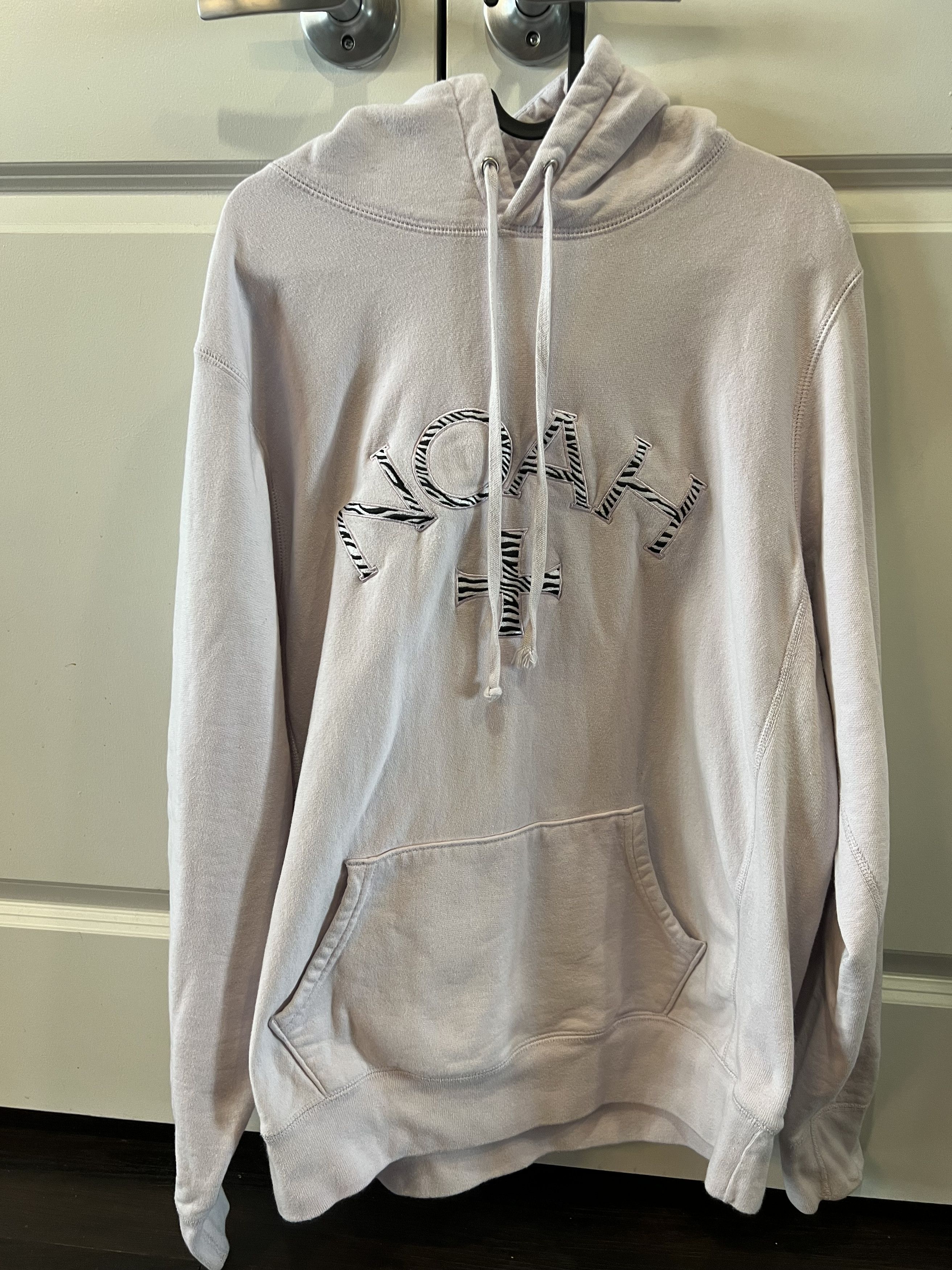 Noah Zebra Embroidered Core Logo Hoodie Size US L / EU 52-54 / 3 - 1 Thumbnail