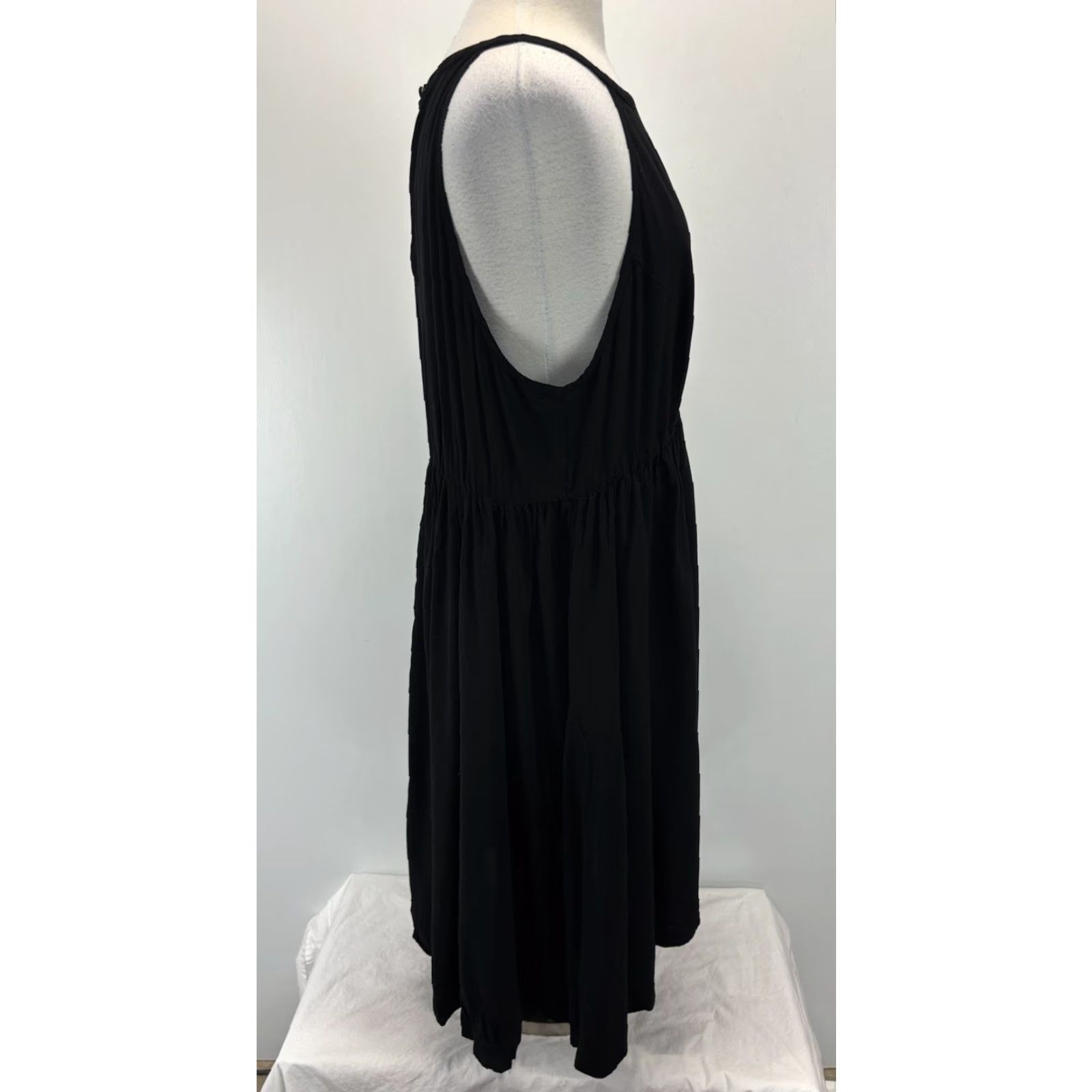 Torrid Torrid Black Plus Size Skater Dress 2X Sleeveless High Neck Casual Knee Length Size XS / US 0-2 / IT 36-38 - 4 Thumbnail