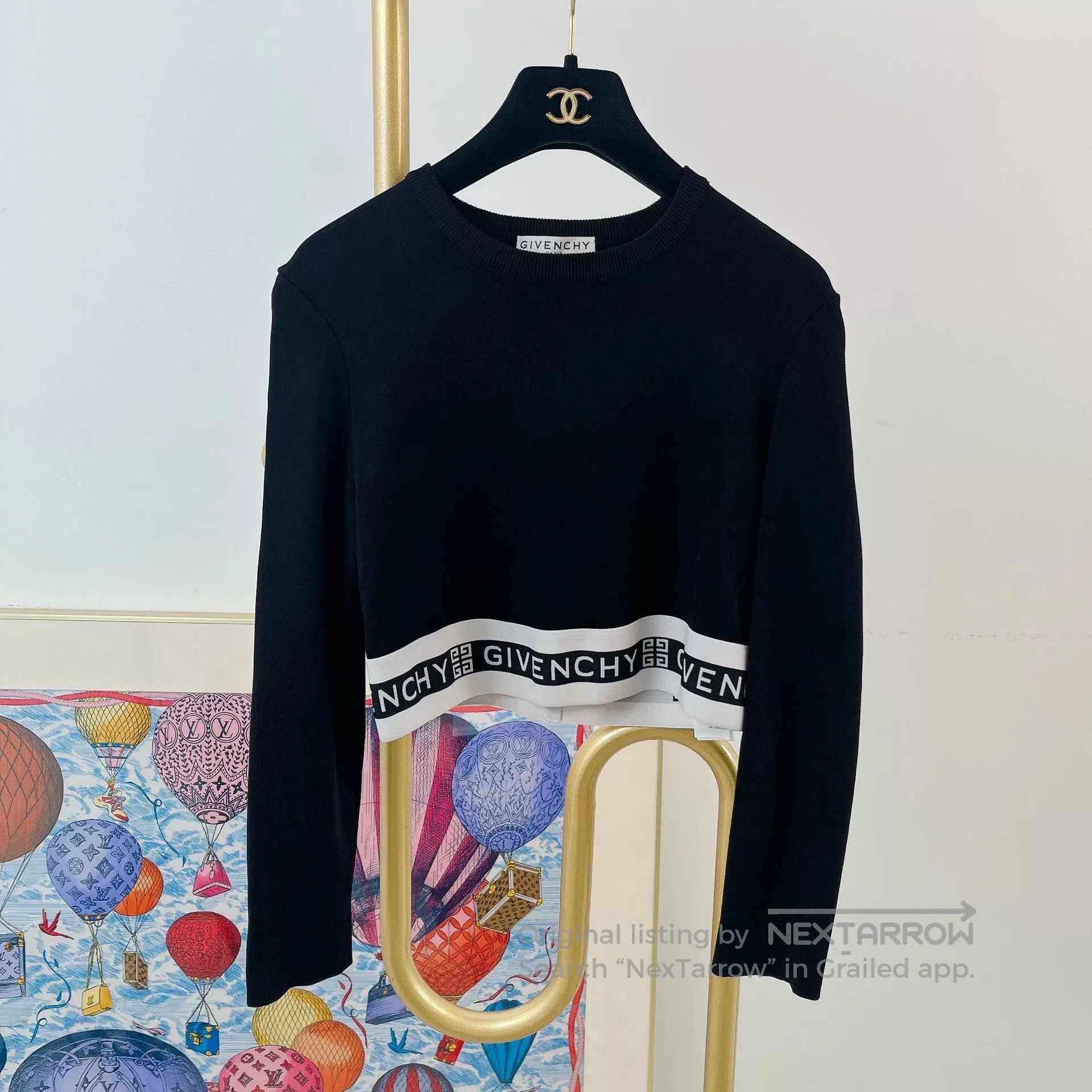 Givenchy Givenchy Black Letter Short Top. Size M / US 6-8 / IT 42-44 - 1 Thumbnail